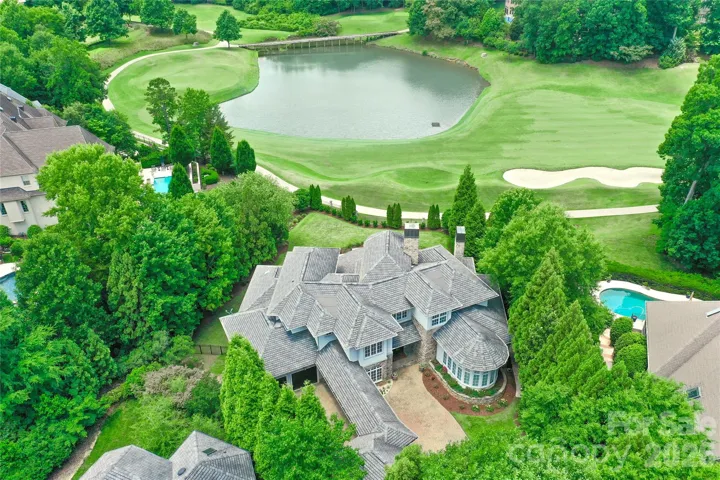 Stunning estate overlooking the 13th hole and pond