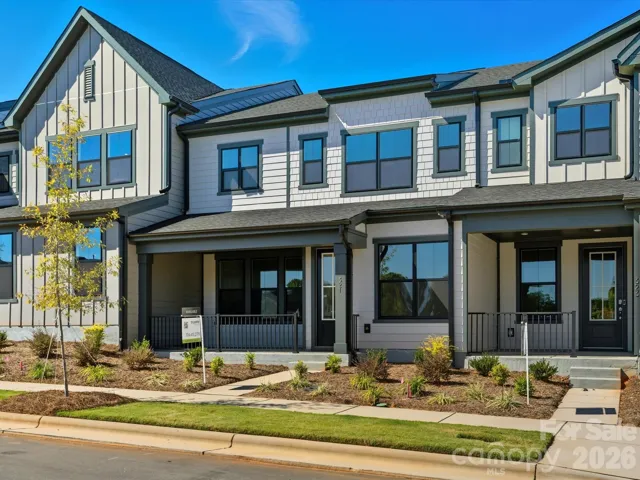 321 Ardmore Dr | Townhome near Lake Wylie