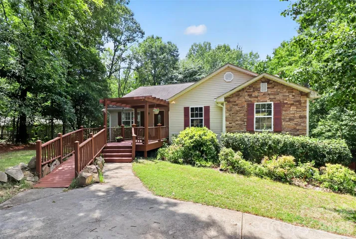 Welcome home to this charming ranch!