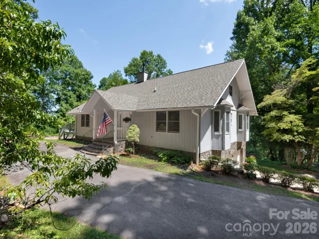 Welcome to 1572 Brushy Fork Dr, Sylva NC