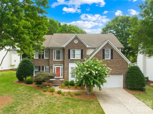 A St Lawrence built 3,227 sq ft 5BD/4BA home located on the Northstone Golf course with a large flat back yard!