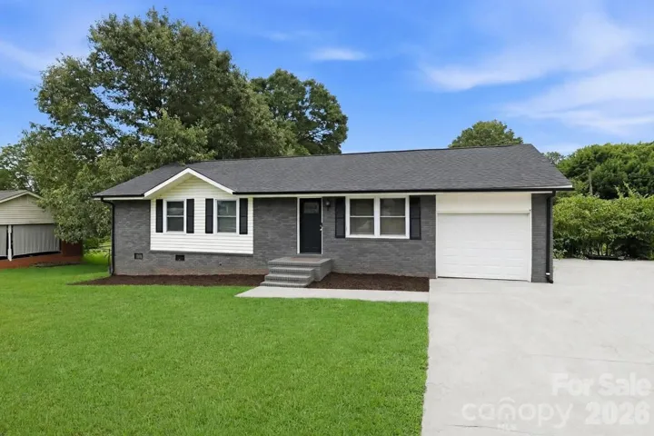 WELCOME HOME! BEAUTIFUL NO HOA!!