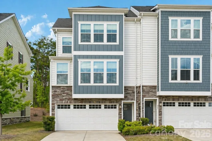 Welcome to 957 Portrush Lane, Corner Unit! Move in ready - only 1 Owner