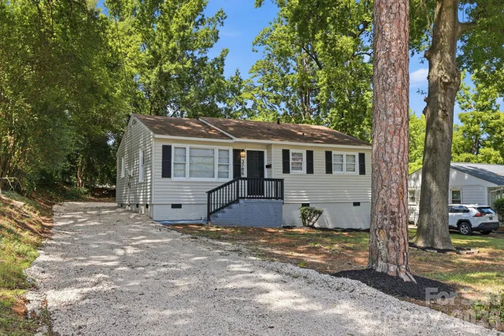 WELCOME HOME to 3708 Carlyle Dr!!