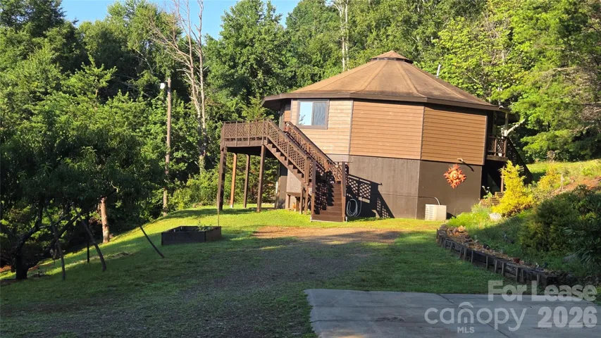 Beautiful Deltec Home on a mountain