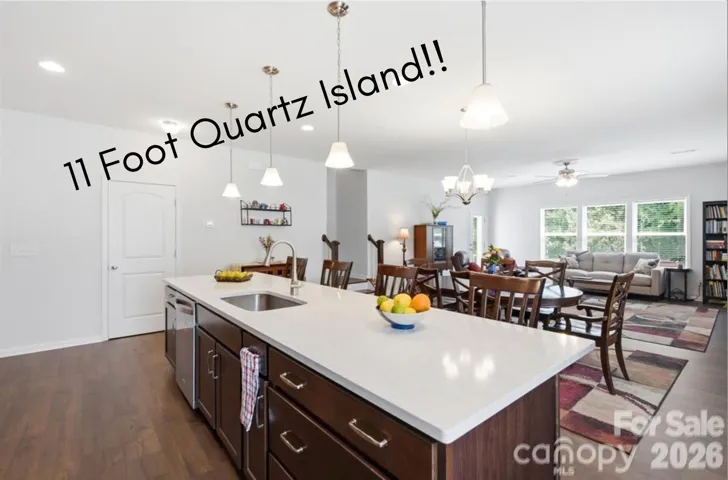 Expansive kitchen w/ enormous 11' quartz island!!