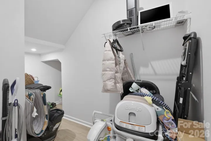 ***Large storage area under stairs- or great cubby area for kids... or pets...