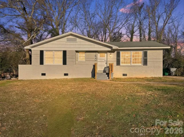 WELCOME HOME to 1420 Rollingwood Dr!!