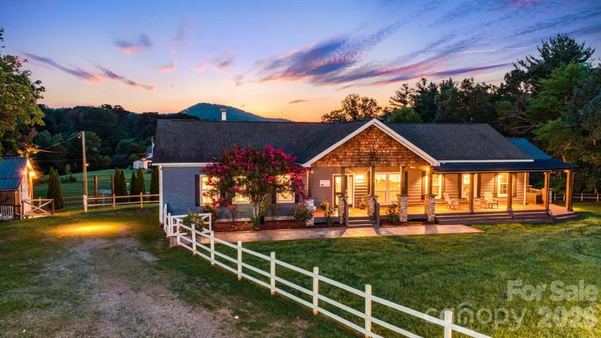 Come home to 21 Old Pinner Place in Arden!