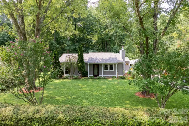 Spacious front yard and garden