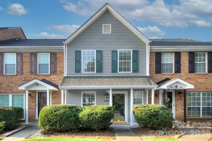 Updated open floor plan Raintree Townhome!