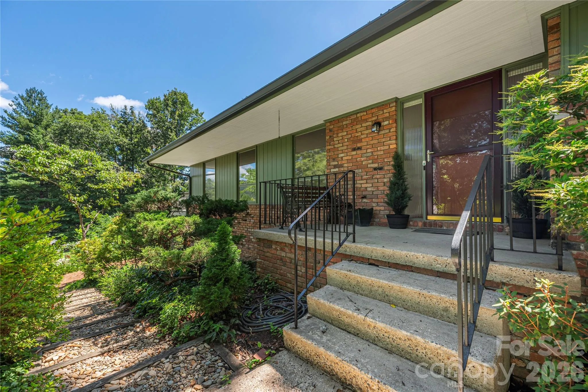 38 Forest View Drive, Asheville, North Carolina 28804