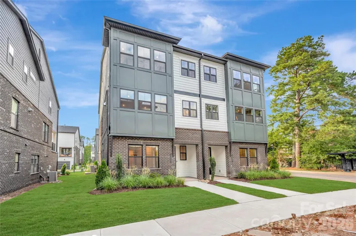 End nit Townhome in Ballantyne
