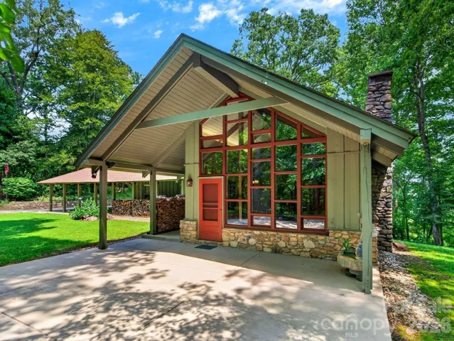 Welcome Home to 760 Glenn Bridge Road in Arden!