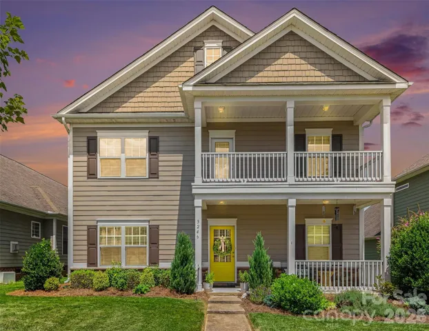 Charleston Style Home with 2nd Floor Balcany