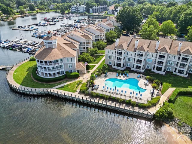 Come and Live at the Lake!