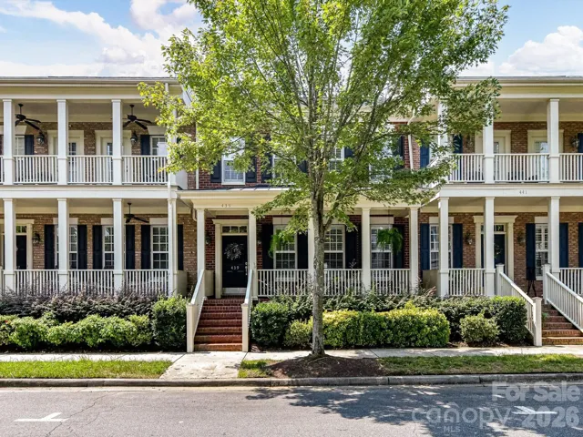 Beautiful well maintained & spacious townhome perfectly located in the highly sought after St Alban's Square area of historic Davidson!