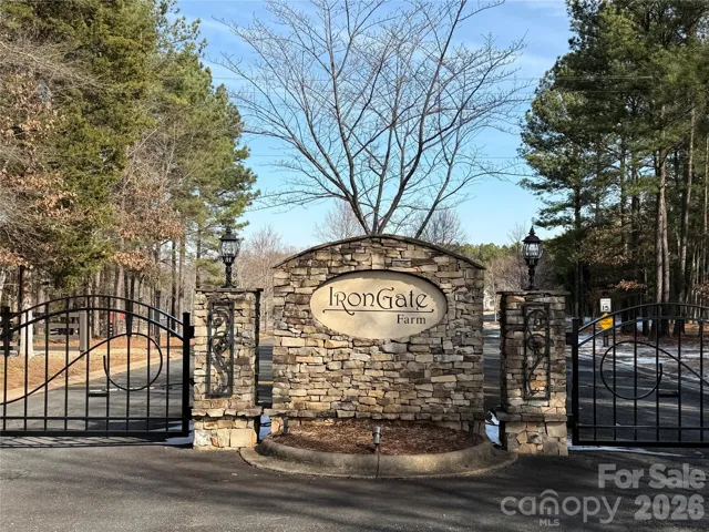 Exclusive gated equestrian community, Iron Gate Farm