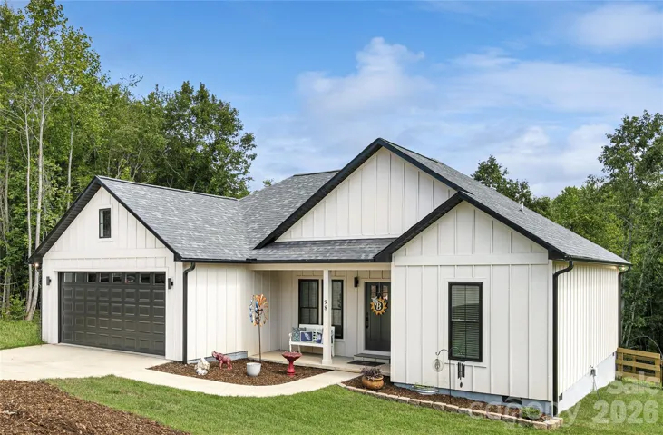 House from the front on the right-side mulched planter area.! Brand new everything.!