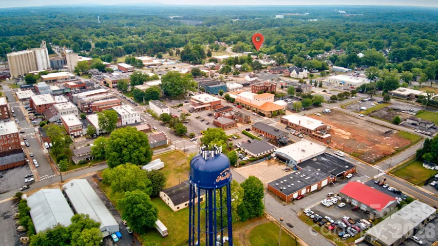 Four-parcel commercial assemblage offering redevelopment potential in Newton, NC