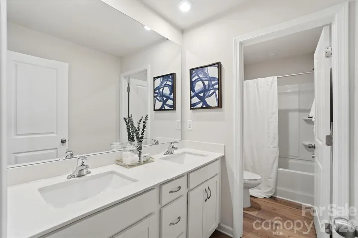 upstairs bedroom 2 bath