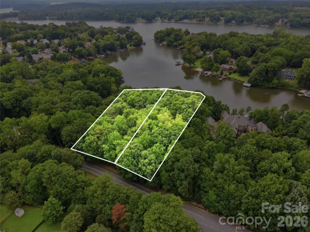 9704 Windygap is the left lot in the outline.