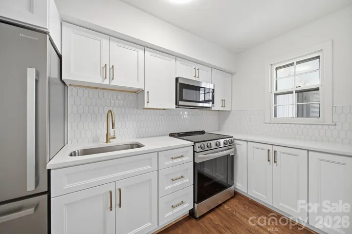 Meticulously renovated kitchen!