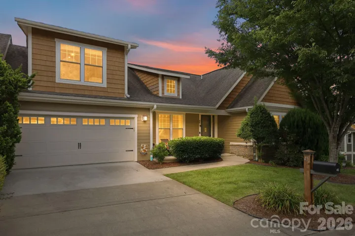 Welcome!  End unit, perfectly maintained.