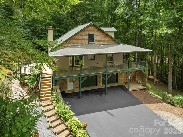 This Mountain Cottage offers the privacy you deserve, featuring multiple outdoor living areas perfect for enjoying peaceful, cool mornings and refreshing evenings.