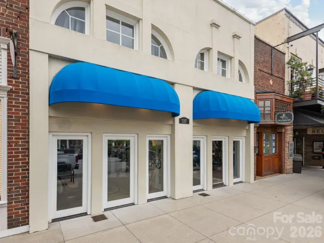 Frontage on Main St