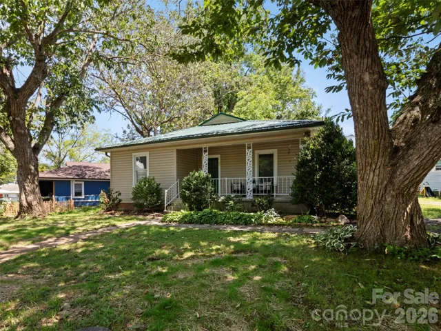 122 Edwards Ave