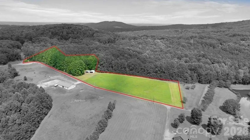 “Property boundary lines shown in photos are approximate and for illustrative purposes only.” Please see the plat map.
