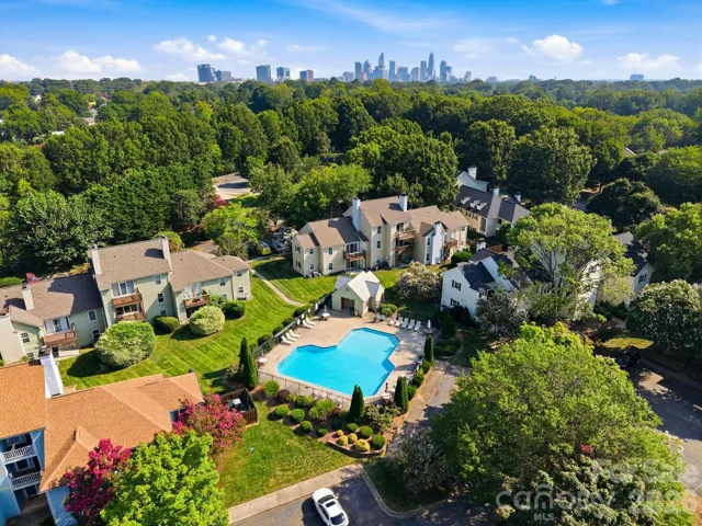 Hunters Run Community Pool
