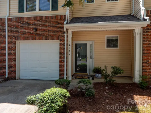 Two Bed, 2.5 Bath townhome in Audrey Kell schools