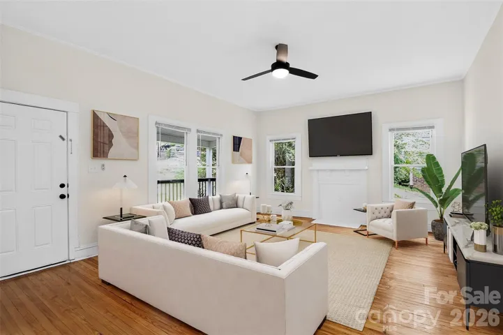 Huge Living Area (virtually staged)