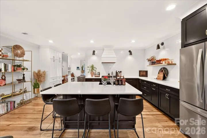 Showstopper kitchen with an eat-in island. Plus built-ins for plenty of storage
