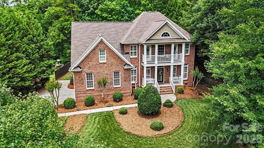 5 bedroom, 3 bathroom home on a wooded lot in Tealwood