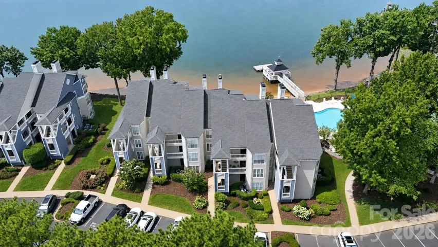 Waterfront Lake Norman with all the amenities