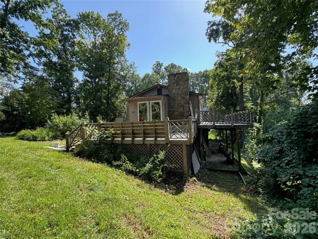 Edge of Circular driveway to deck and entry below deck