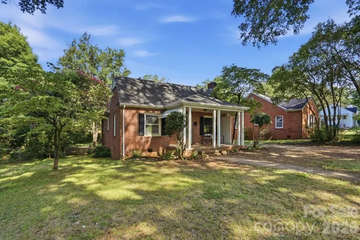 Welcome to 1506 Coker Ave! Charm & convenience in the heart of Enderly Park!