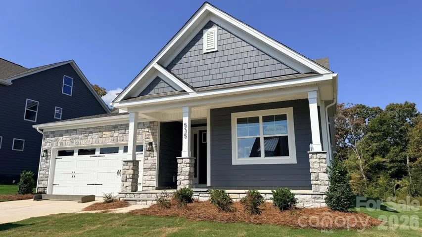Homesite 82 features an Avery D floorplan