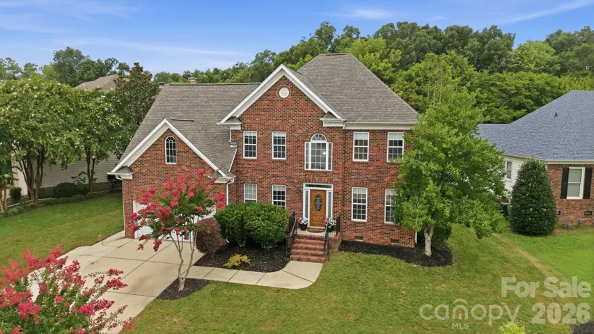 Beautifull brick front home!!