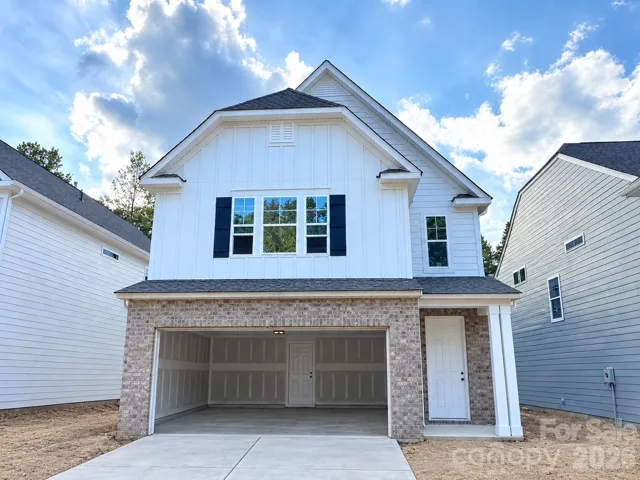 Homesite 32 features a Dillon B floorplan