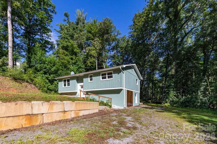 Front of home with spacious driveway.