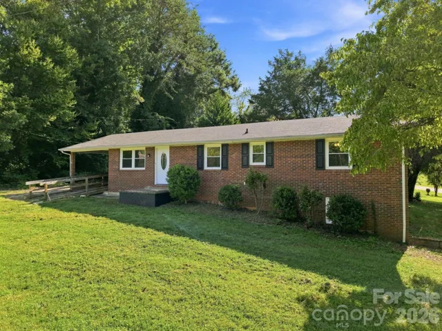 Welcome Home! 1021 S Caldwell Avenue, Newton, NC 28658