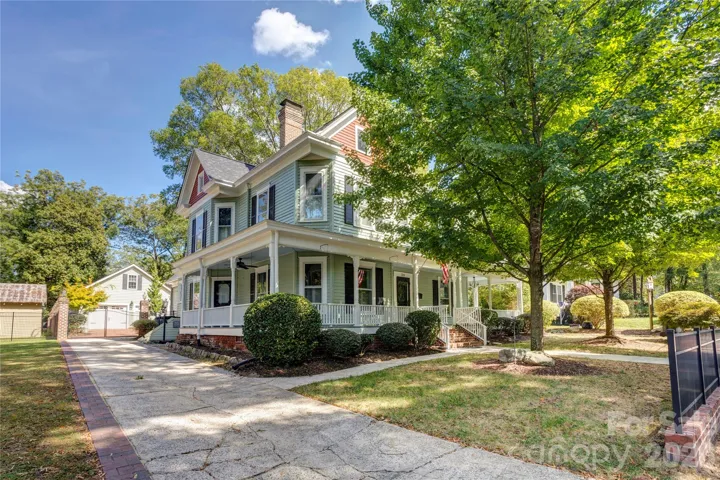 Welcome Home! Private gated driveway.