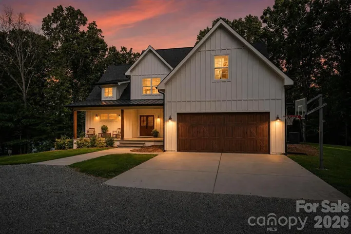 3 bed 3.5 bath Farmhouse