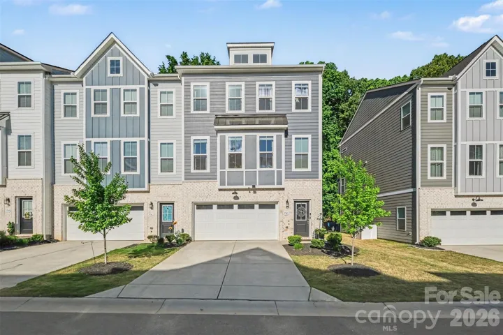 Welcome to this exquisite three-level townhouse!