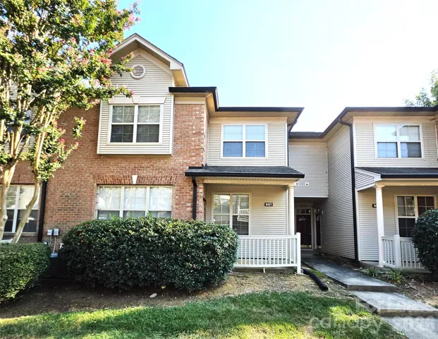Welcome home! This pretty 3 story townhome has a covered front porch!
