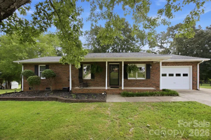 Well maintained ranch home with a garage